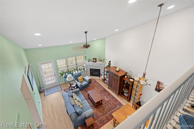 731 E Bluff Court, Rochester Hills, MI 48307