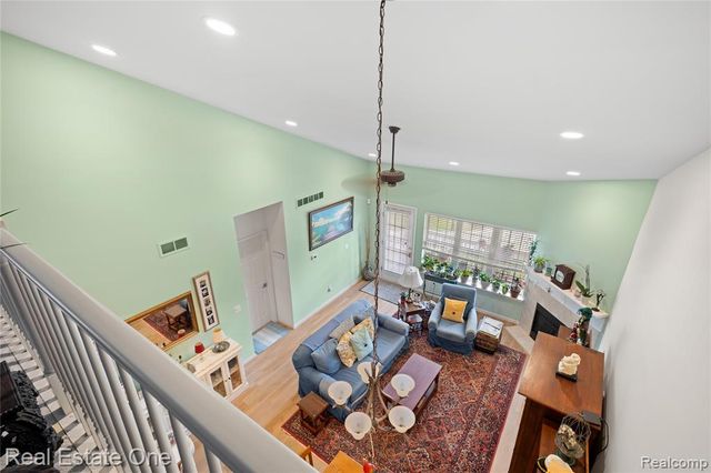 731 E Bluff Court, Rochester Hills, MI 48307
