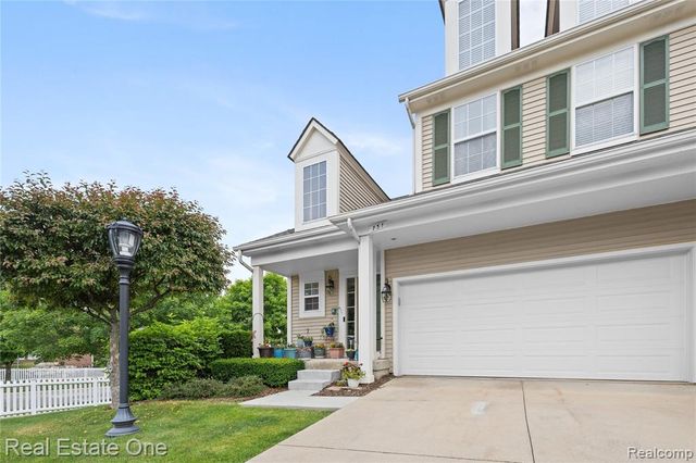 731 E Bluff Court, Rochester Hills, MI 48307