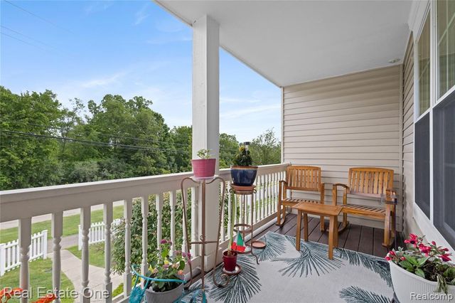 731 E Bluff Court, Rochester Hills, MI 48307