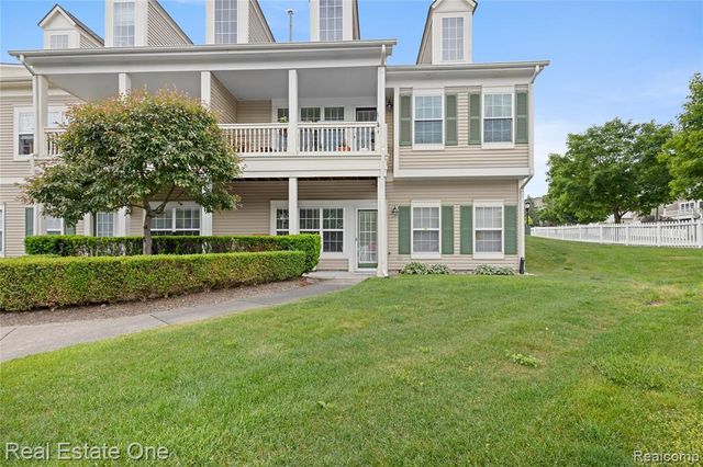 731 E Bluff Court, Rochester Hills, MI 48307