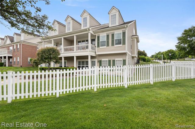 731 E Bluff Court, Rochester Hills, MI 48307