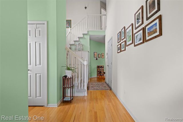 731 E Bluff Court, Rochester Hills, MI 48307