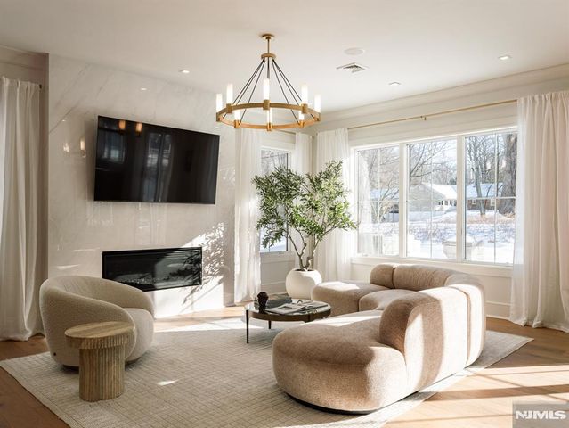 16-18 Paris Avenue 4, Rockleigh, NJ 07647