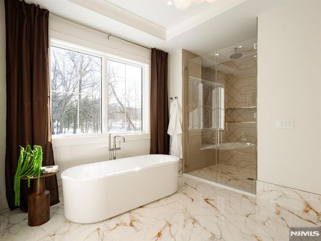 16-18 Paris Avenue 4, Rockleigh, NJ 07647