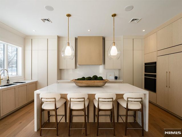 16-18 Paris Avenue 4, Rockleigh, NJ 07647