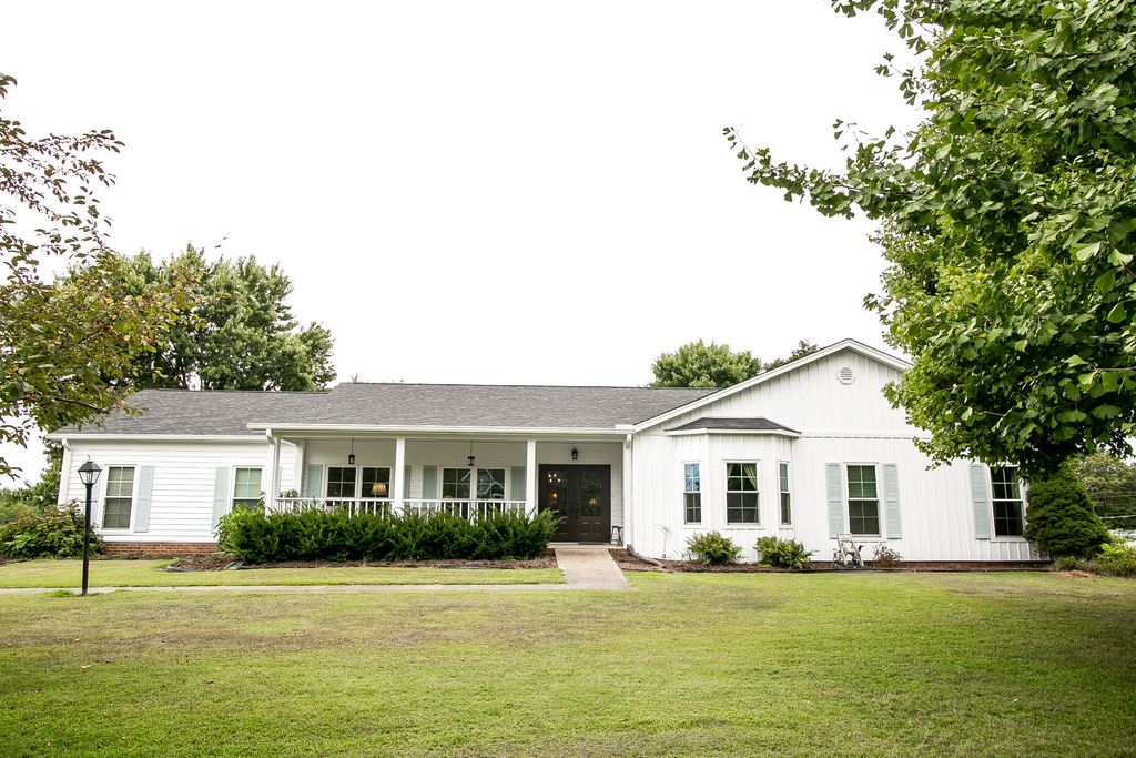 1348 Camp Ravine Rd, Burns, TN 37029