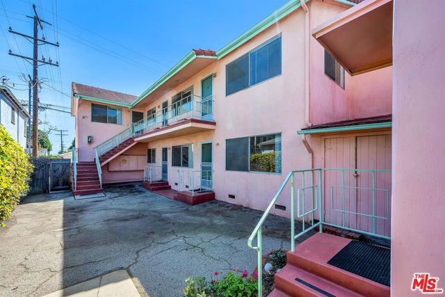 2206 Oak Street, Santa Monica, CA 90405