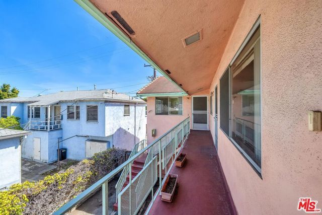 2206 Oak Street, Santa Monica, CA 90405