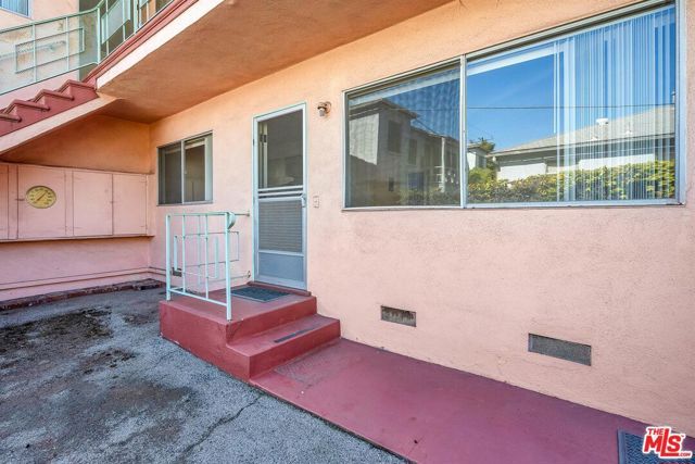 2206 Oak Street, Santa Monica, CA 90405