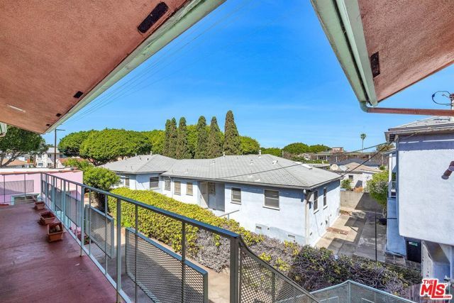 2206 Oak Street, Santa Monica, CA 90405