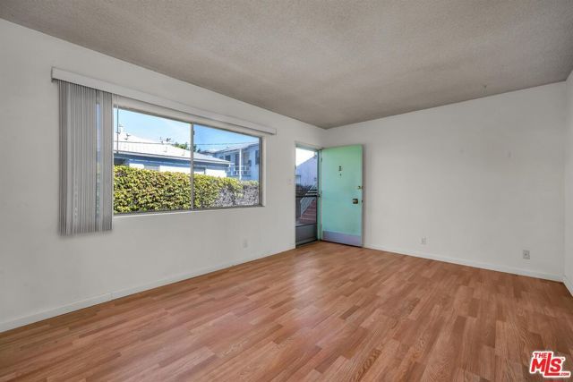 2206 Oak Street, Santa Monica, CA 90405