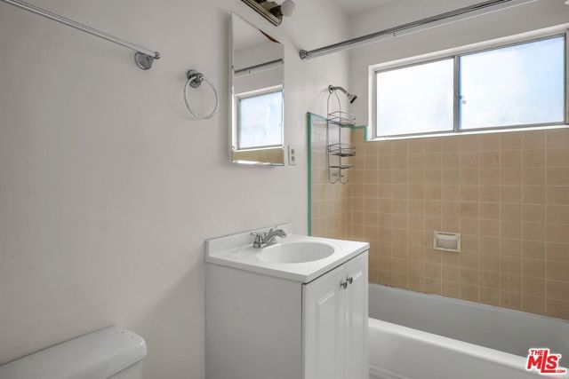 2206 Oak Street, Santa Monica, CA 90405