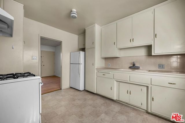 2206 Oak Street, Santa Monica, CA 90405