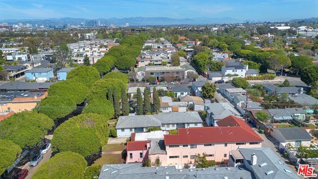 2206 Oak Street, Santa Monica, CA 90405