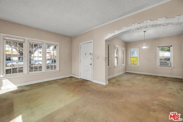 2206 Oak Street, Santa Monica, CA 90405