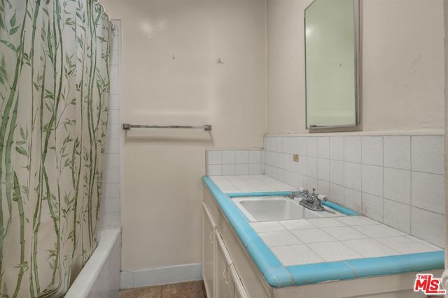 2206 Oak Street, Santa Monica, CA 90405