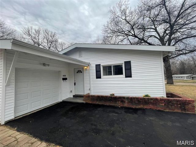 8428 Saint Olaf Drive, St Louis, MO 63134