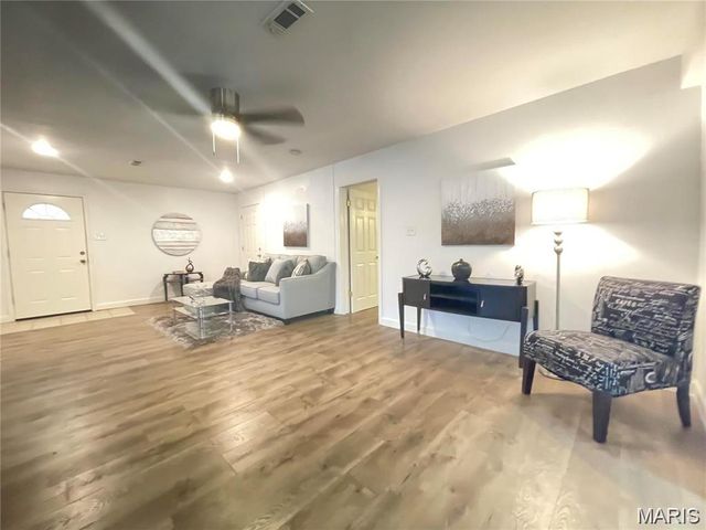 8428 Saint Olaf Drive, St Louis, MO 63134