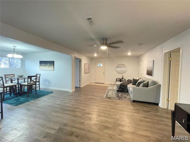 8428 Saint Olaf Drive, St Louis, MO 63134