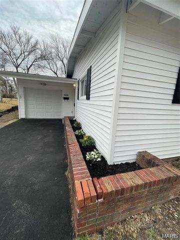 8428 Saint Olaf Drive, St Louis, MO 63134