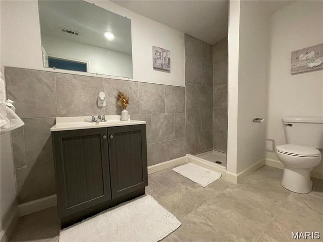 8428 Saint Olaf Drive, St Louis, MO 63134