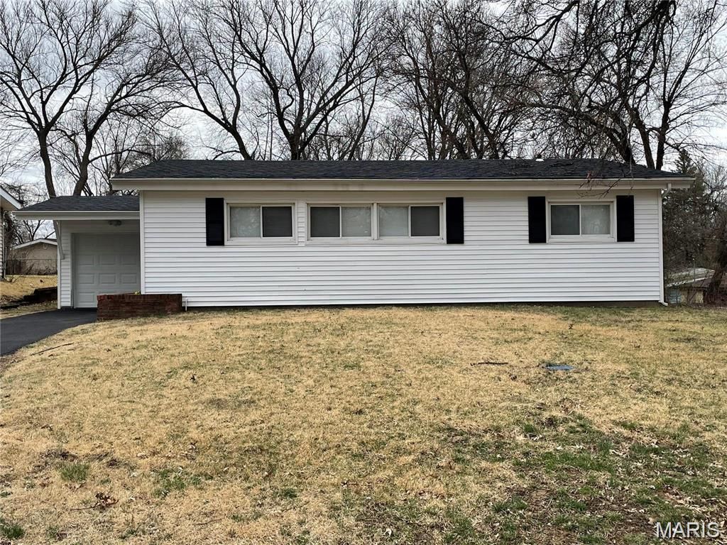 8428 Saint Olaf Drive, St Louis, MO 63134