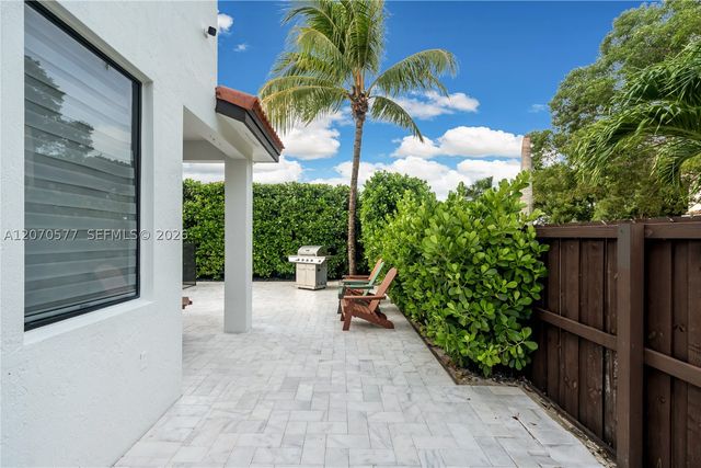 15011 SW 11th St, Miami, FL 33194