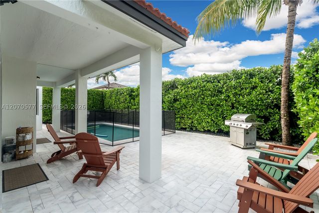 15011 SW 11th St, Miami, FL 33194