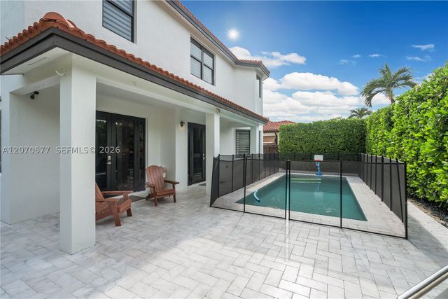 15011 SW 11th St, Miami, FL 33194