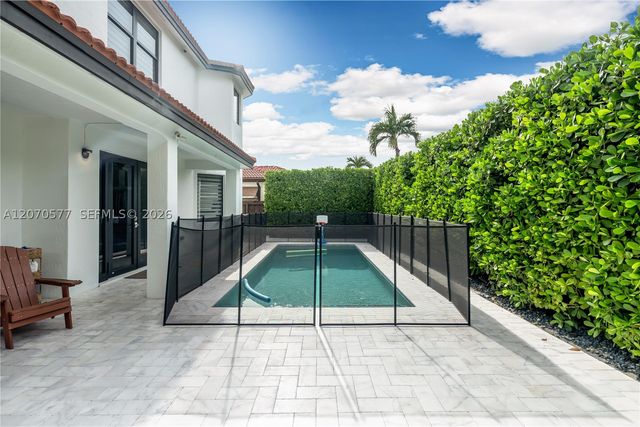 15011 SW 11th St, Miami, FL 33194