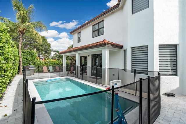 15011 SW 11th St, Miami, FL 33194