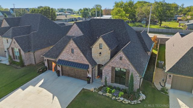 14806 E 77th Street North, Owasso, OK 74055