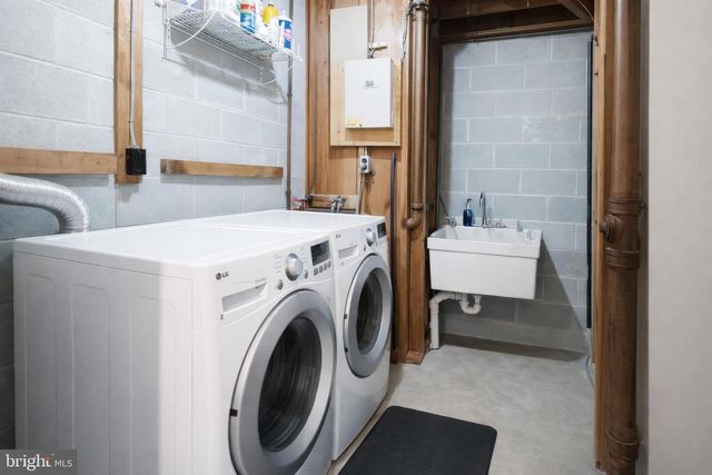 2412 SKYLAND PL SE, Washington, DC 20020