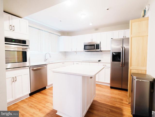 2412 SKYLAND PL SE, Washington, DC 20020