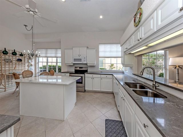 338 SAINT GEORGE COURT 11, Venice, FL 34293