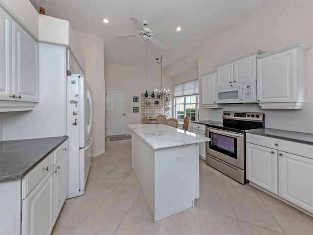 338 SAINT GEORGE COURT 11, Venice, FL 34293