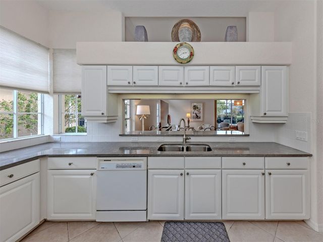 338 SAINT GEORGE COURT 11, Venice, FL 34293