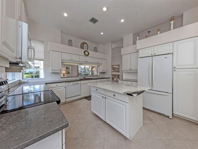 338 SAINT GEORGE COURT 11, Venice, FL 34293
