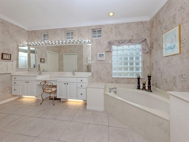 338 SAINT GEORGE COURT 11, Venice, FL 34293