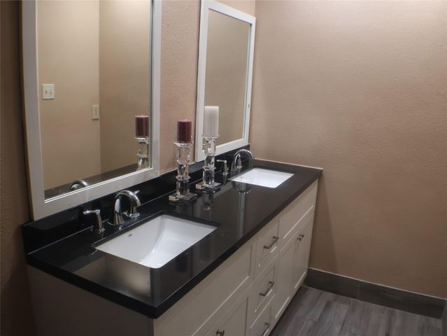 7700 Creekbend Drive 33, Houston, TX 77071