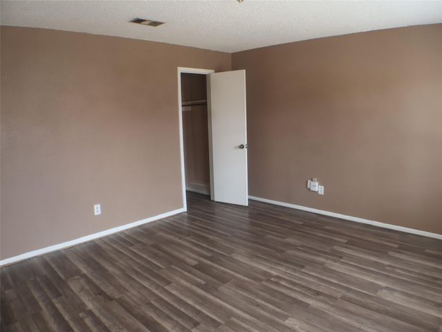 7700 Creekbend Drive 33, Houston, TX 77071