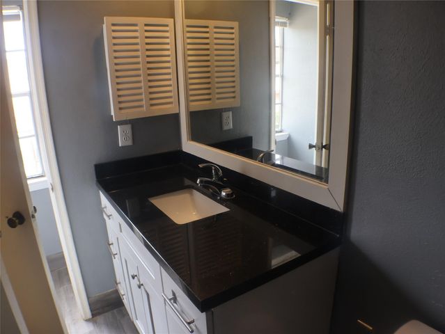 7700 Creekbend Drive 33, Houston, TX 77071