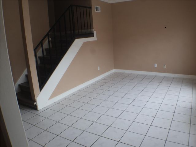 7700 Creekbend Drive 33, Houston, TX 77071