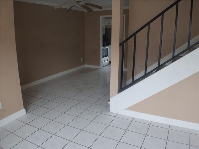 7700 Creekbend Drive 33, Houston, TX 77071
