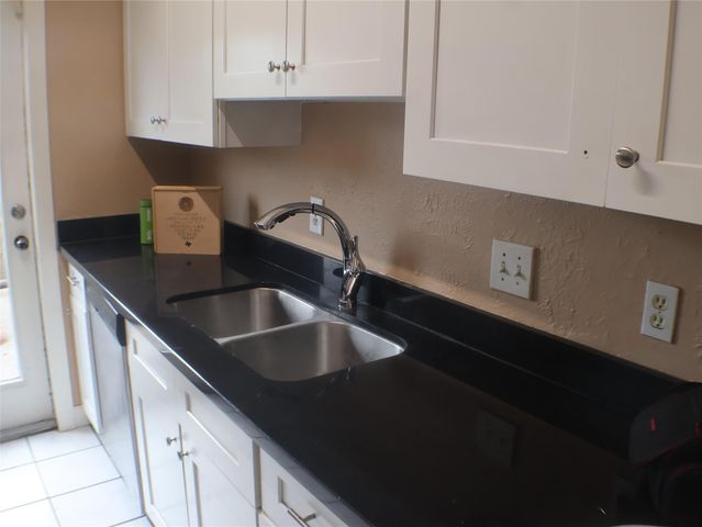 7700 Creekbend Drive 33, Houston, TX 77071