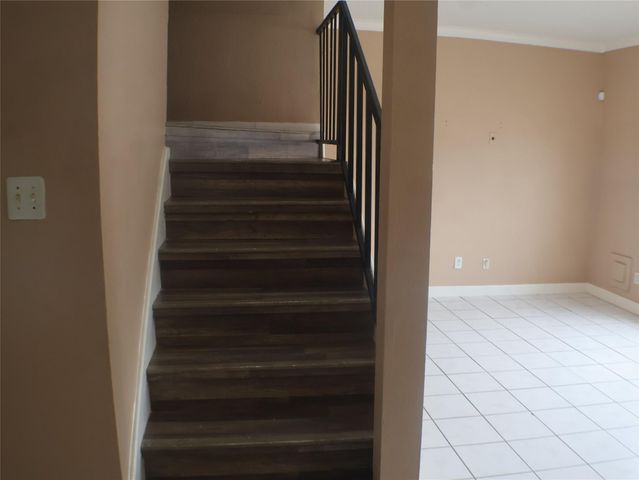 7700 Creekbend Drive 33, Houston, TX 77071