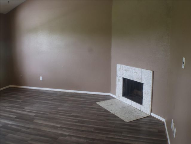 7700 Creekbend Drive 33, Houston, TX 77071