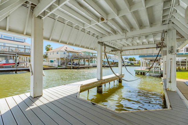 21911 Guadalupe Drive, Galveston, TX 77554