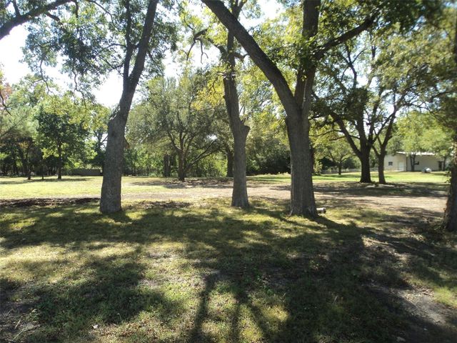 450 County Road 4225, Bonham, TX 75418